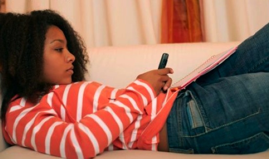 black-female-teen-texting